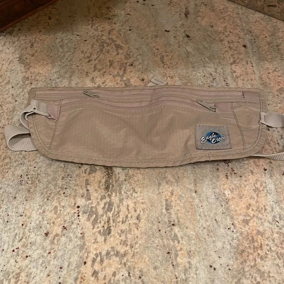Eagle creek adjustable fanny pack - Picture 2 of 12